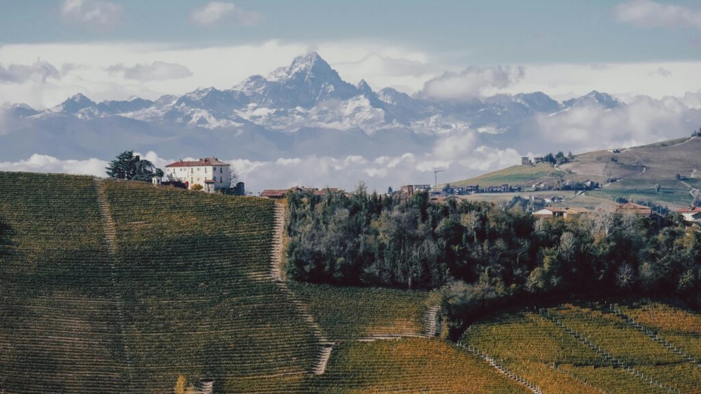 Reisstel.nl | Zorgeloos op reis met de juiste verzekeringen Piemonte Italie | Header | Lisa van Vliet via Unsplash