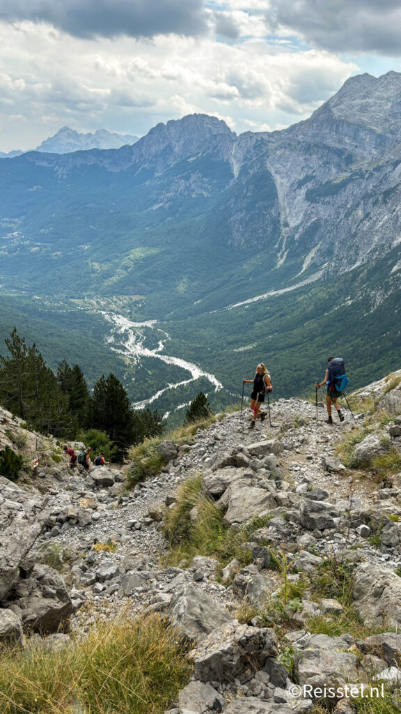 Laatste afdaling naar Theth | Balkan Trail