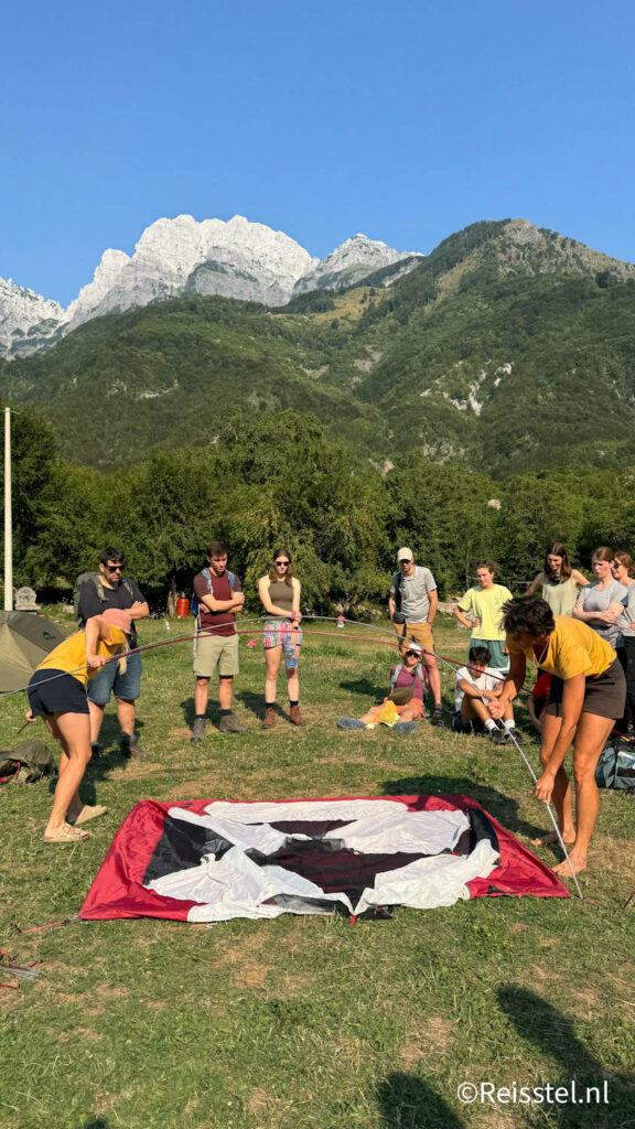 Briefing tent opzetten | The Balkan Trail