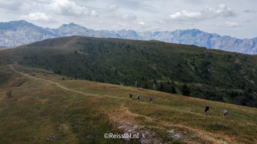 Droneshot | Wandelpad bergkam | Balkan Trail